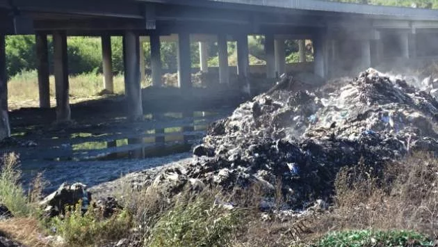 Твърдение: РИОСВ разрешила депониране на боклука, който затвори АМ "Струма"