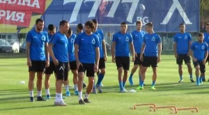 {{ otherArticle[0].article.title }}