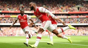 Звезда на Арсенал също пристигна в Италия (СНИМКИ)