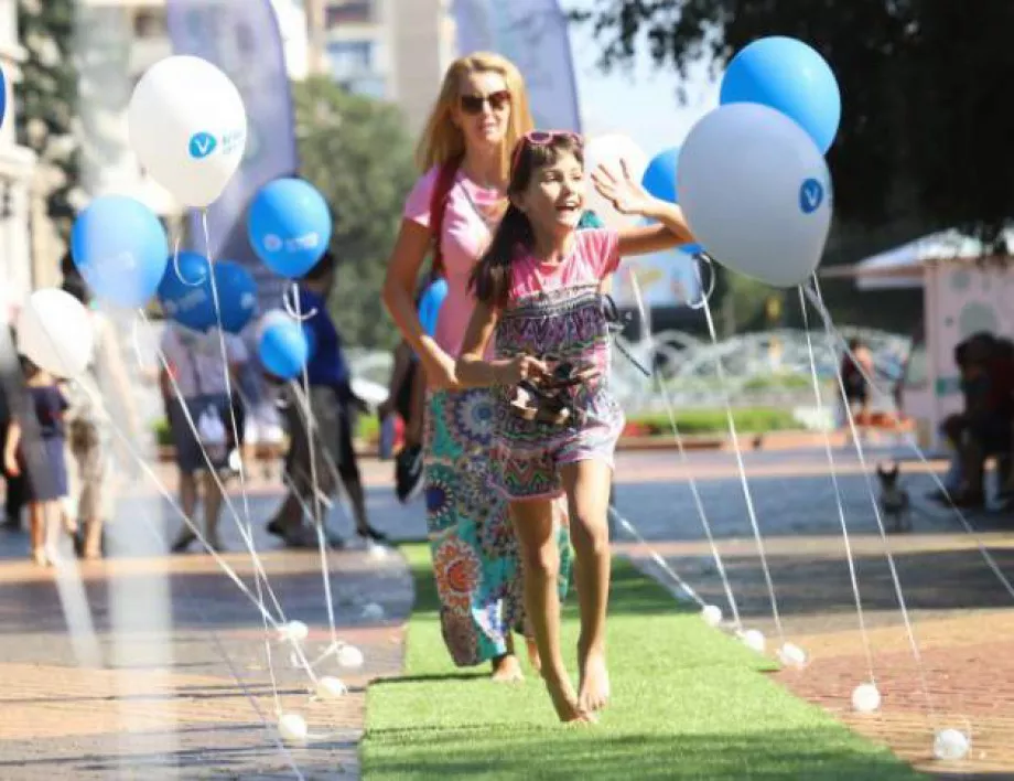 Стотици столичани се включиха в босата разходка в София