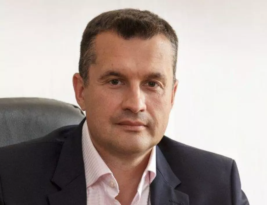 Калоян Методиев напуснал президентството заради присъствието му на тържеството на Боровец