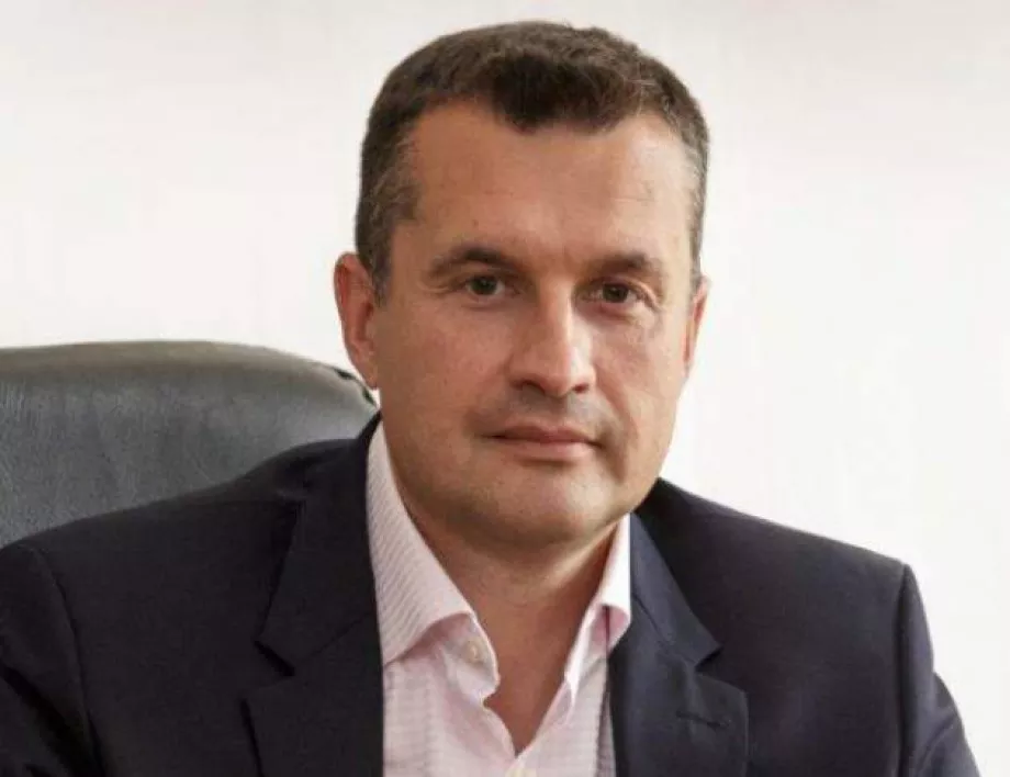 Политологът Калоян Методиев е новият шеф на кабинета на президента. Кой е той?