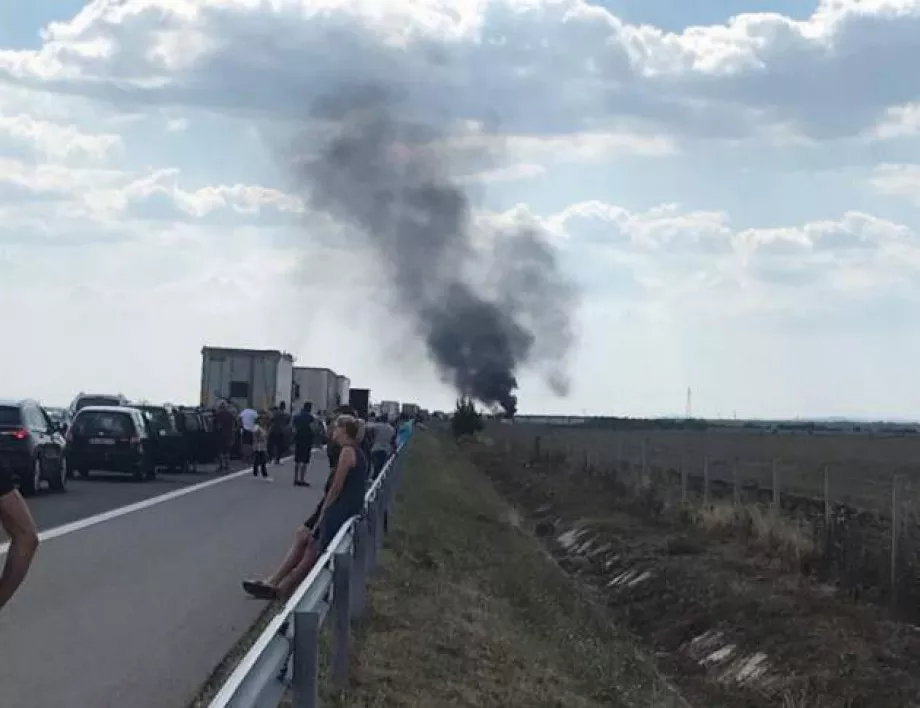 Горящ камион затвори АМ "Тракия" между Нова и Стара Загора 