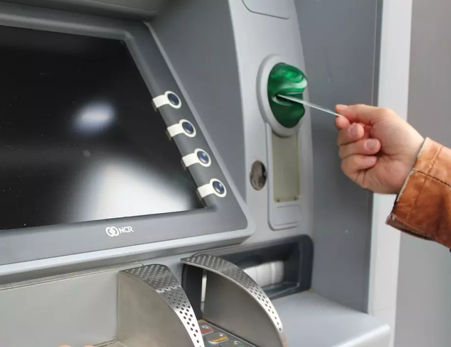 Всеки трябва да знае това: Какво да направите, ако банкоматът ви "глътне" картата?