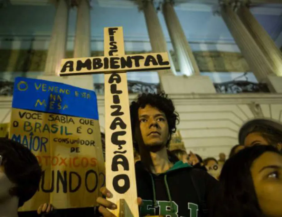 Болсонаро: Бразилия не трябва да бъде наказвана заради горящите пожари в Амазония