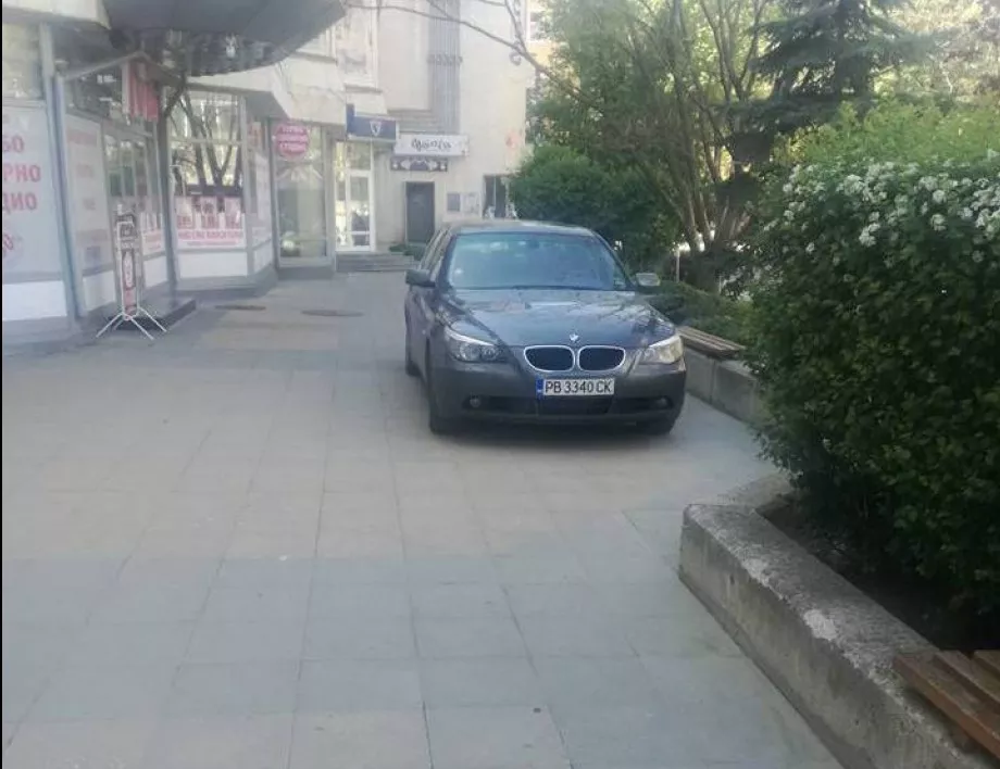 Паякът в Асеновград в действие: Вдигат изоставените коли