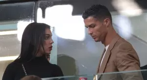 Вече не могат да скрият проблемите: Роналдо и Джорджина в лют скандал на летището