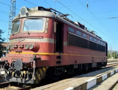 Авария спря влаковете Мездра - София и Варна - София