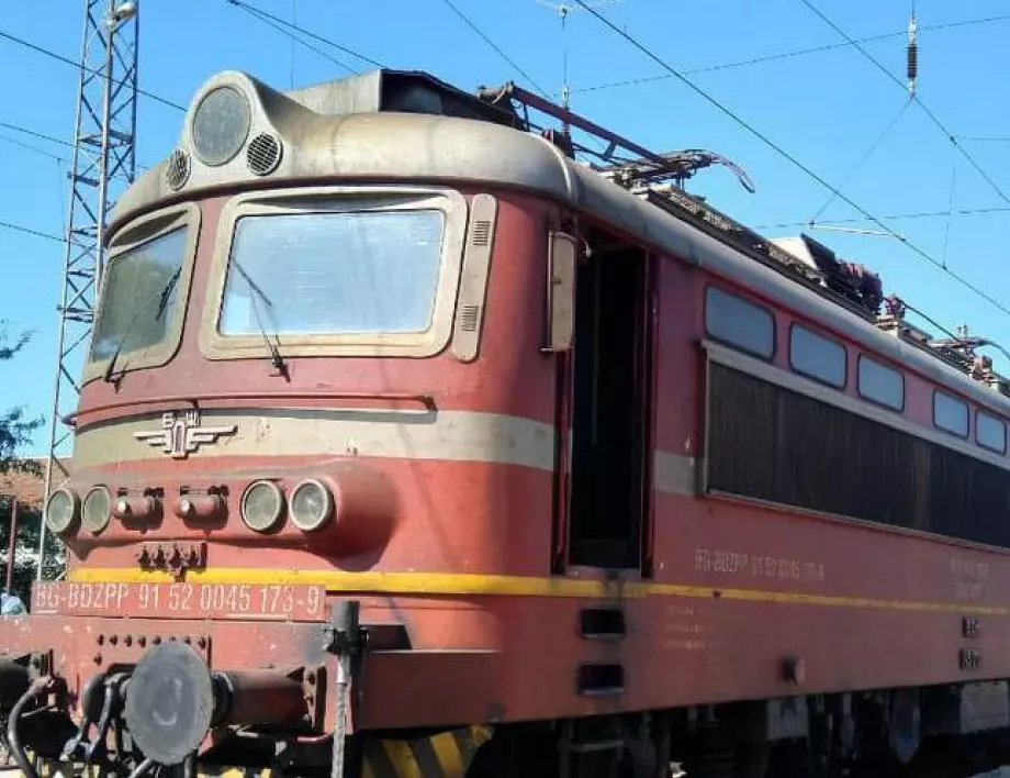 На косъм от сблъсък: БДЖ наказа персонал, създал условия за влаков инцидент