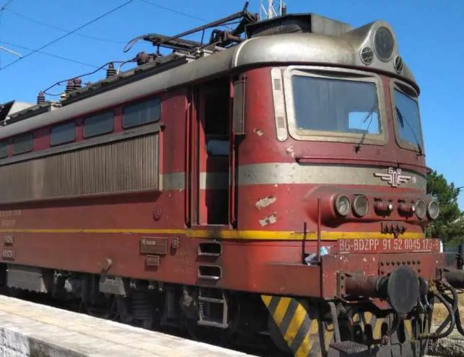 Мъж е в тежко състояние, след като го блъсна влак край Благоевград