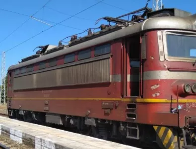 Обгорял кабел спря бързия влак Варна-Пловдив