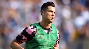 Роналдо зарадвал с подаръци момчетата, тренирали с него на Мадейра