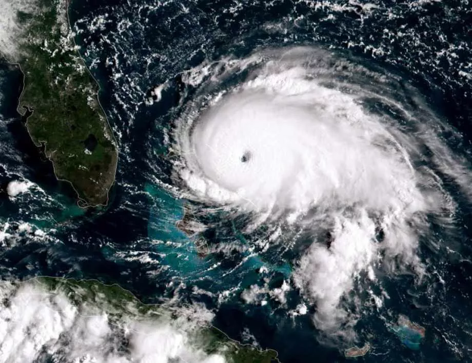 Ураганът "Дориан" отслабна до 3-та категория