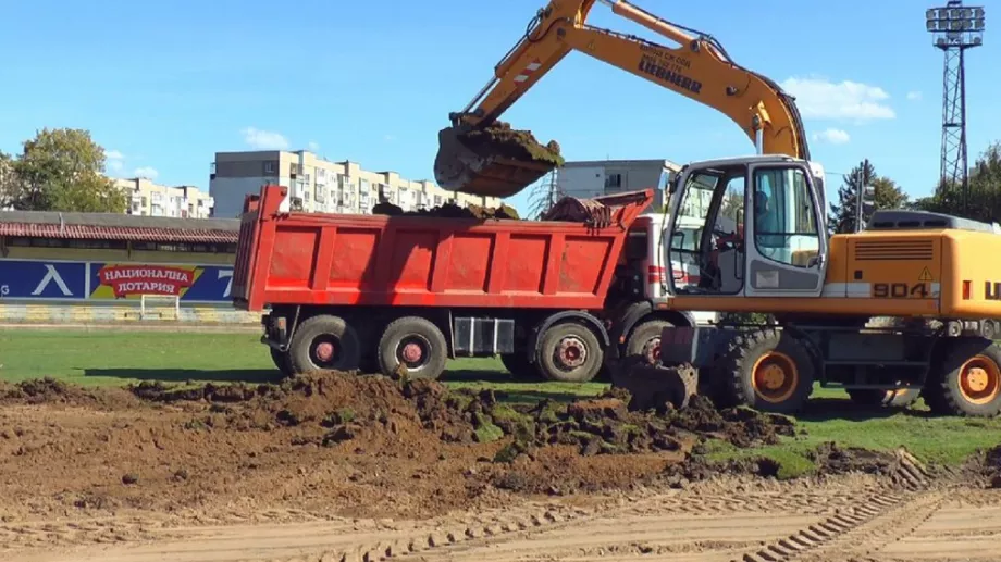 ВИДЕО: Левски продължава мащабния ремонт на тренировъчната база