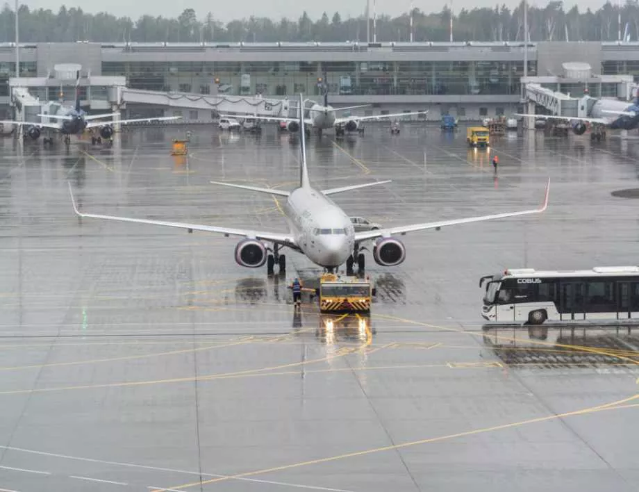 Air Bus A321 кацна аварийно на летище "Шереметиево"