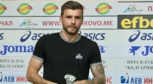 {{ otherArticle[0].article.title }}