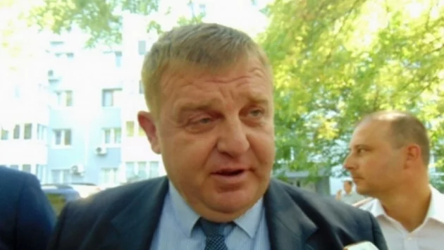 Каракачанов: Аз съм доктор по право, на Волен Сидеров му трябва друг доктор