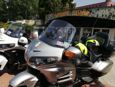 Мотористи от цял свят опитаха от българската домашна ракия