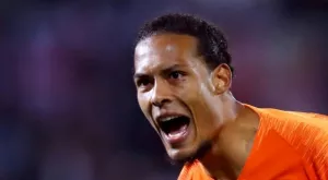 Ван Дайк напусна лагера на Холандия, пропуска последната квалификация