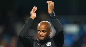 Спрягат легенда на Манчестър Сити за наследник на Шон Дайш в Бърнли