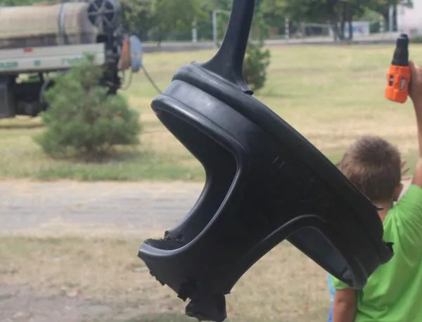 Поредно посегателство: Унищожиха люлка на детска площадка в Пловдив