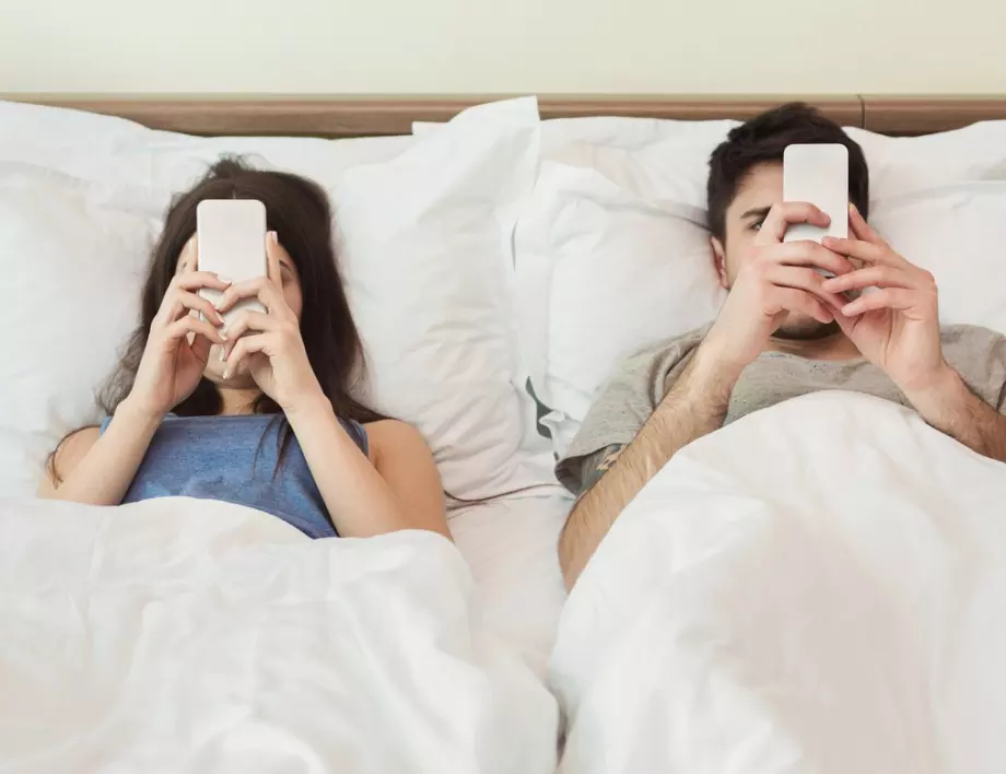 Опасно ли е спането в близост до смартфона?