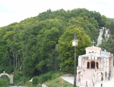 Хиляди българи се стекоха на Кръстова гора