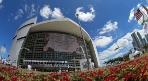 Сайт за възрастни предлага 10 милиона, за да прекръсти зала на тим от НБА (СНИМКИ)