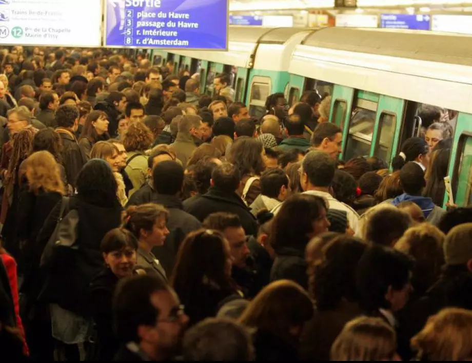23-ти ден транспортът в Париж блокиран от стачка 