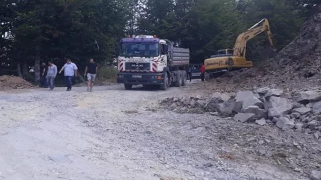 Започна чакано десетки години изграждане на пътя Загражден - Белица