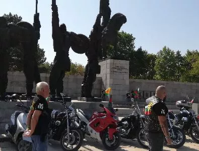Рокери се събраха пред паметника на хан Аспарух в Добрич