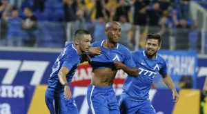 {{ otherArticle[0].article.title }}