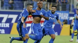 {{ otherArticle[0].article.title }}