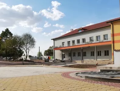 Търсят директори за 2 детски градини в Асеновград