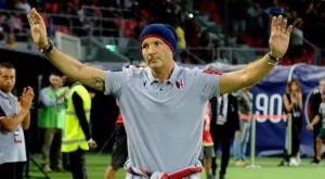 След волевата победа над Бреша, играчите на Болоня посетиха Синиша в болницата