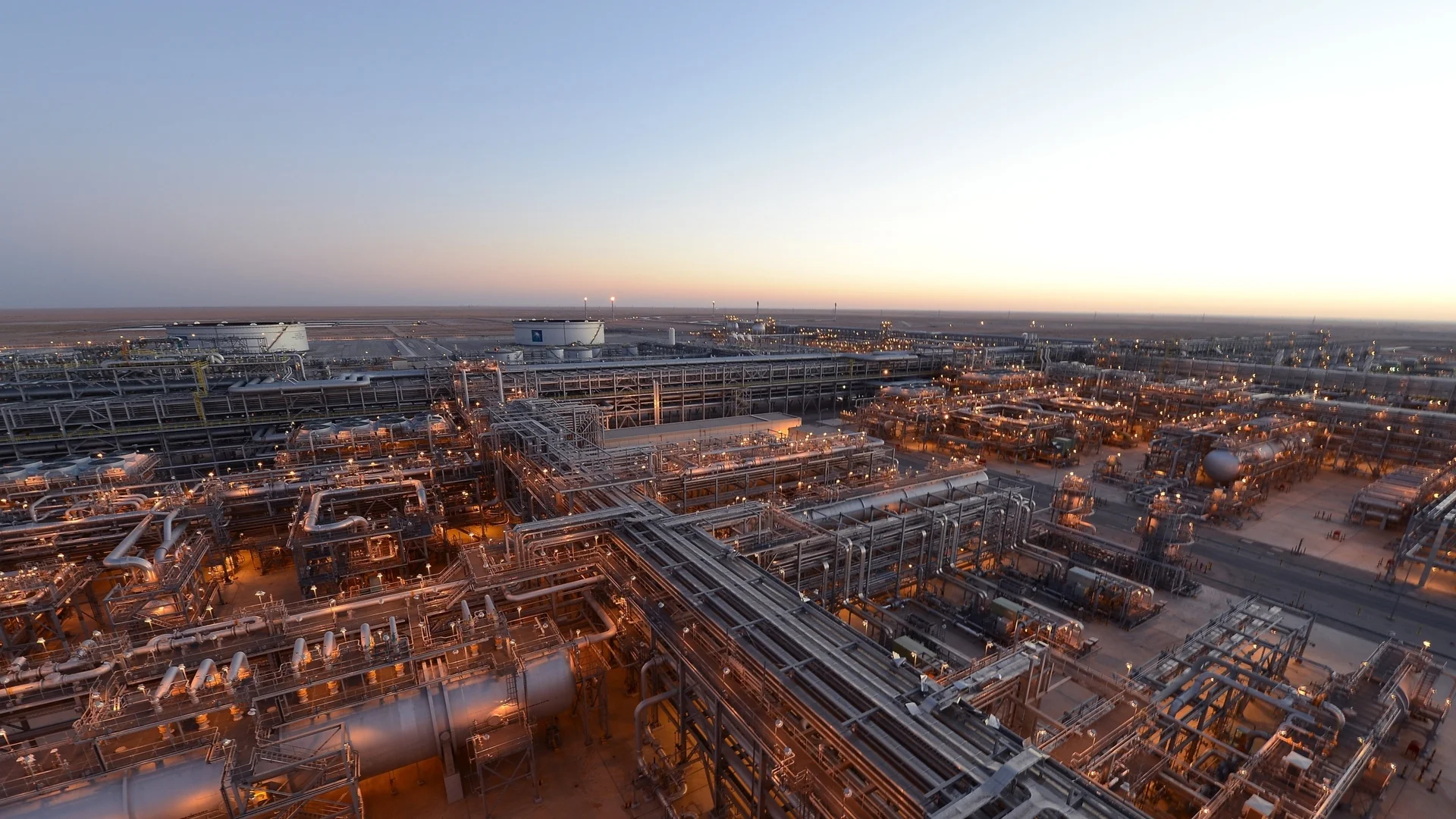 Саудитска Арабия даде указания за добивите към държавната си петролна компания