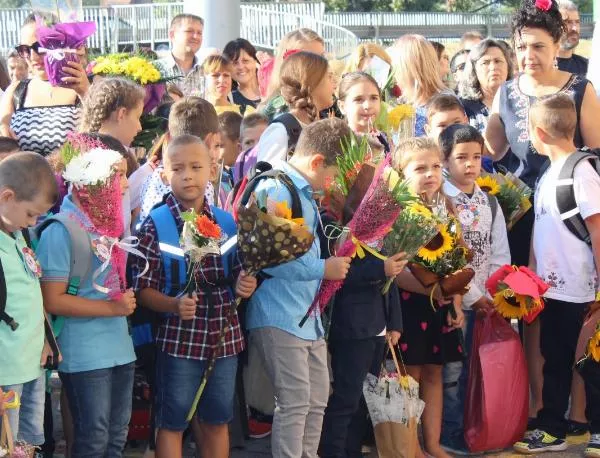 Над 3000 първокласници тръгнаха на училище в Пловдив и областта