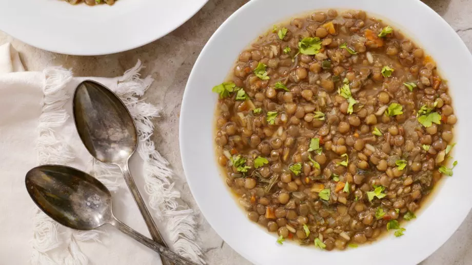 Яхния от леща и ГЪБИ: Много вкусна рецепта!