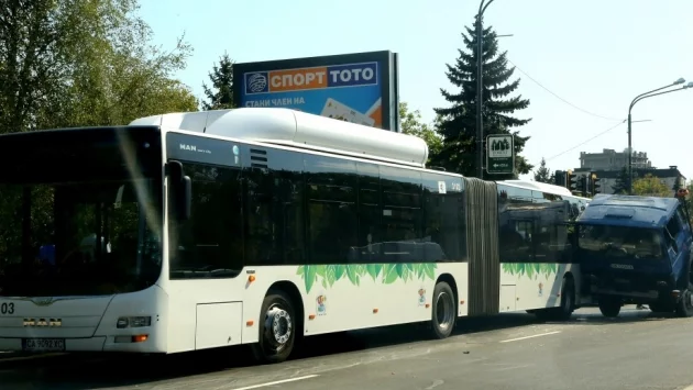 Автобус на градския транспорт катастрофира в София