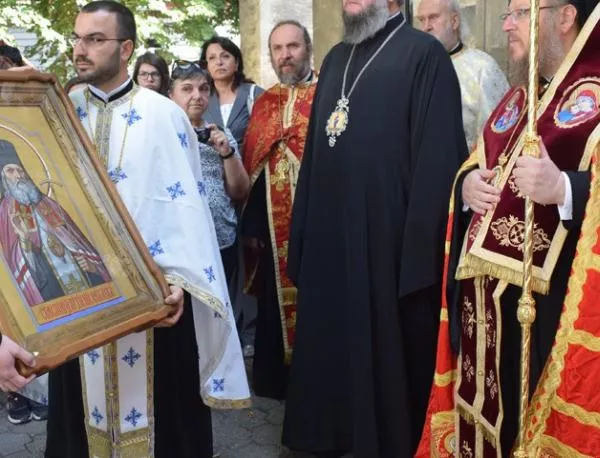 На Русенската епархия бе дарена чудотворна икона и мощи на Св. Лука Кримски