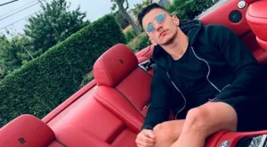 {{ otherArticle[0].article.title }}