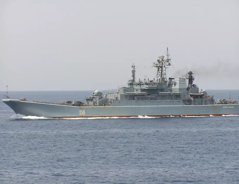 Украйна потопи руски десантен кораб в Черно море (ВИДЕО)
