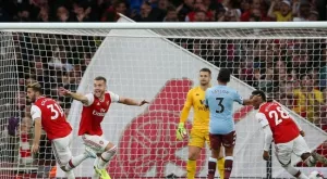 Късен обрат върна Арсенал на пътя на победата