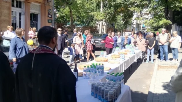 Арт зоната в Стара Загора събра съседи на празнична трапеза