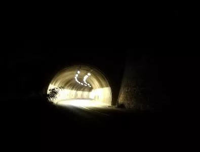 Тунел по пътя Асеновград - Смолян остана без осветление за месец
