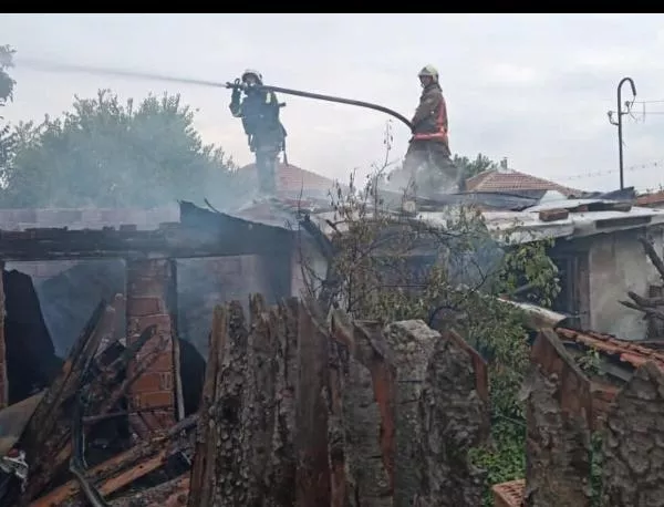 Психично болен мъж изчезна след пожар в дома му