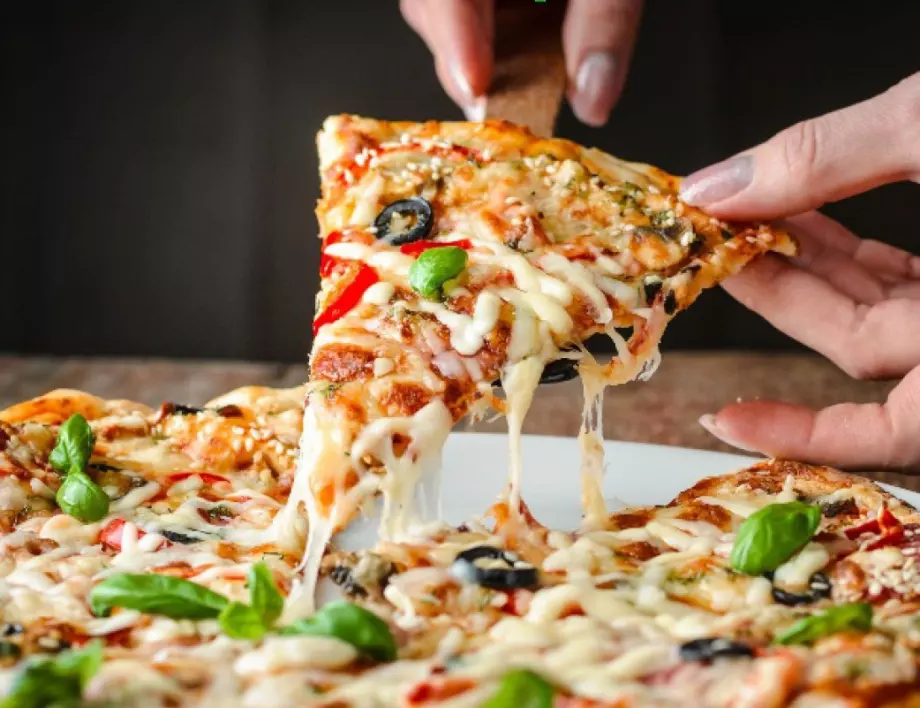 Уникално вкусна пица без тесто, всички полудяха по нея (ВИДЕО)