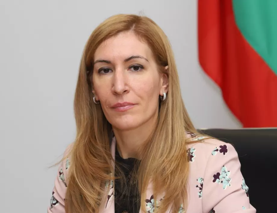 Ангелкова поиска 1 месец отсрочка за туроператирите