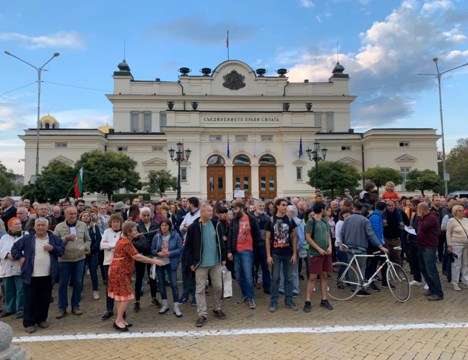 Протестът срещу Гешев поиска нов избор за главен прокурор (ВИДЕО)