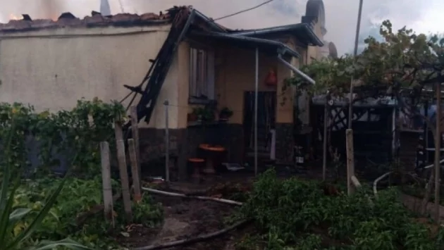 Психично болен загина при пожар в пловдивското село Поповица